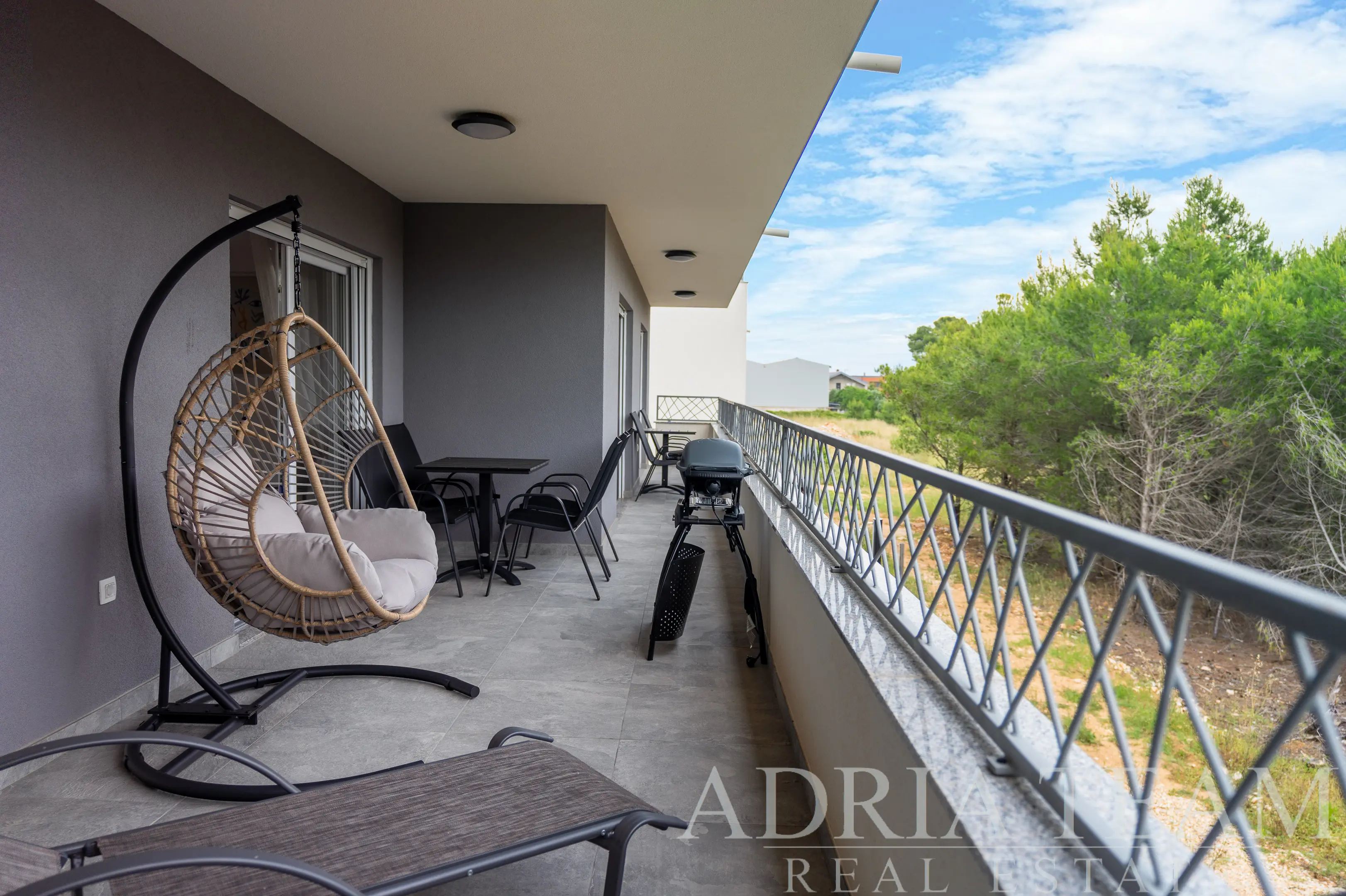 TROJIZBOVÝ APARTMÁN S4 S PRIESTRANNÝMI TERASAMI – VIR