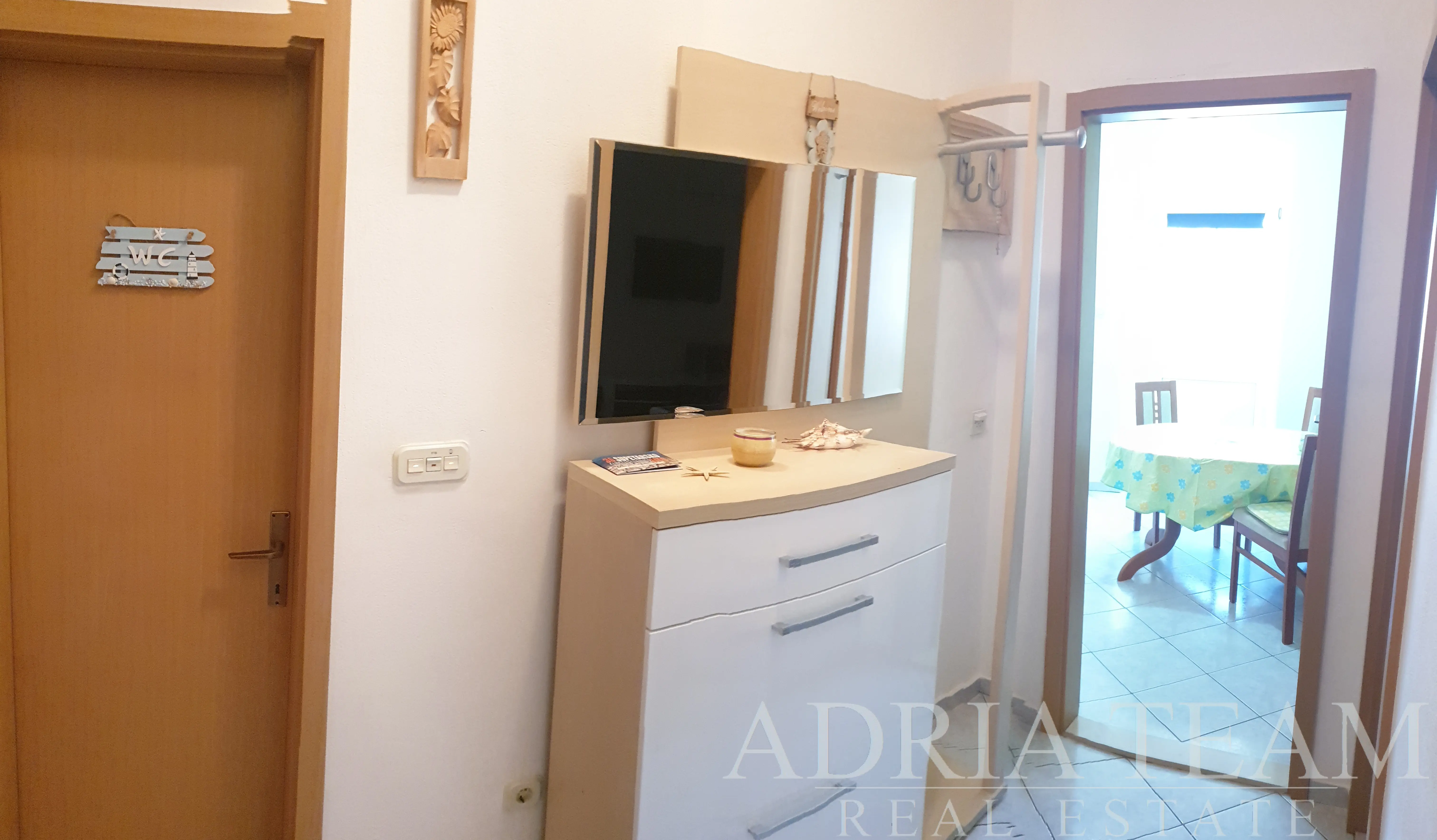 DVOJIZBOVÝ APARTMÁN S TERASOU V CENTRE SUPETARU, 50 M OD MORA – BRAČ
