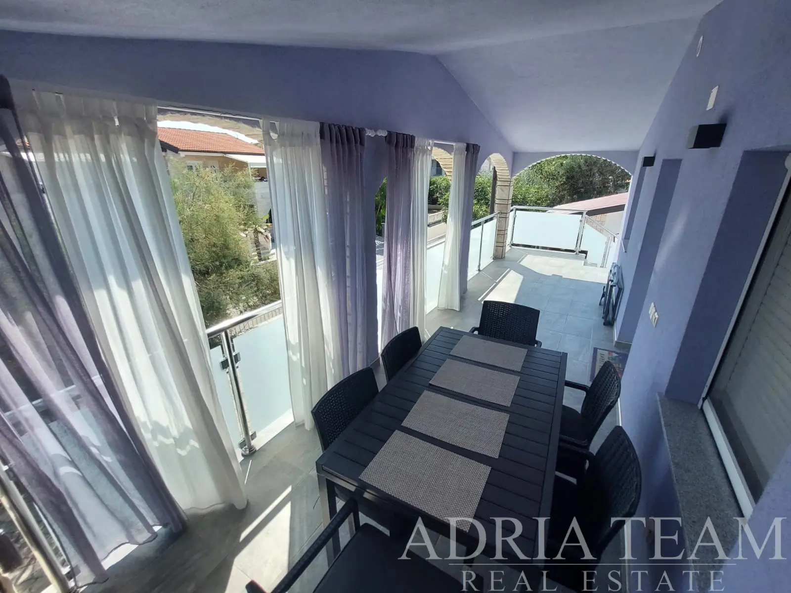APARTMÁNOVÝ DOM SO 4 APARTMÁNMI, 40 M OD MORA – VIR