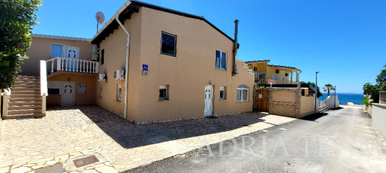 VIR – APARTMÁNOVÝ DOM SO 4 APARTMÁNMI, VÝHĽADOM NA MORE A PARKOVANÍM – DRUHÝ RAD OD MORA nehnuteľnosť na predaj