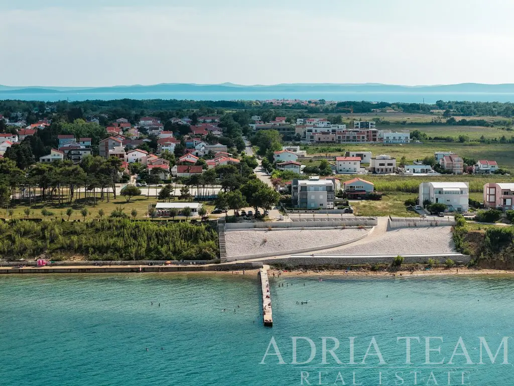 MODERNÝ TROJIZBOVÝ APARTMÁN S KRYTOU TERASOU V NOVOSTAVBE – PRIVLAKA, SABUNIKE