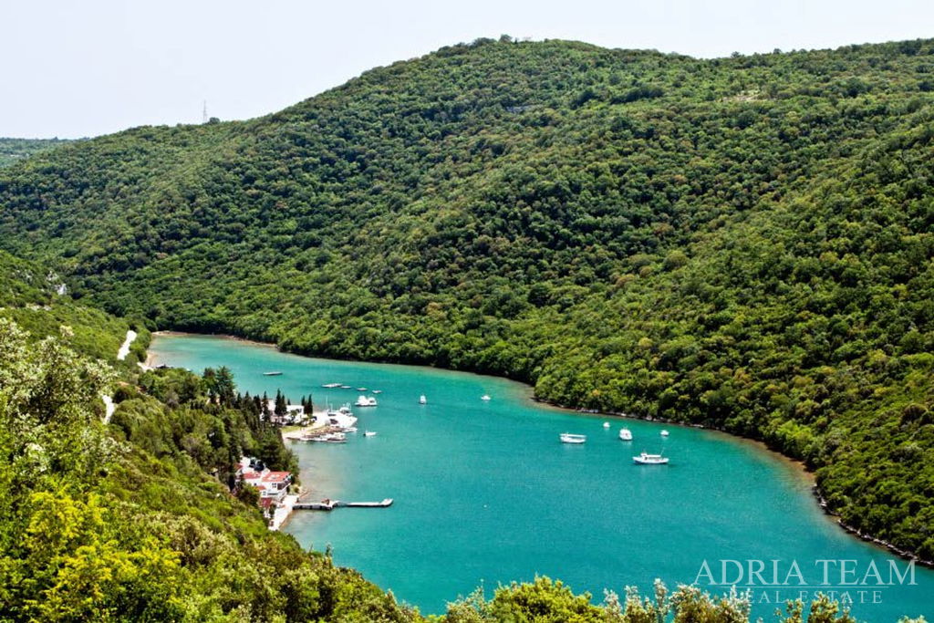 POĽNOHOSPODÁRSKY POZEMOK VHODNÝ NA TURIZMUS – OKOLIE ROVINJA (KANFANAR)
