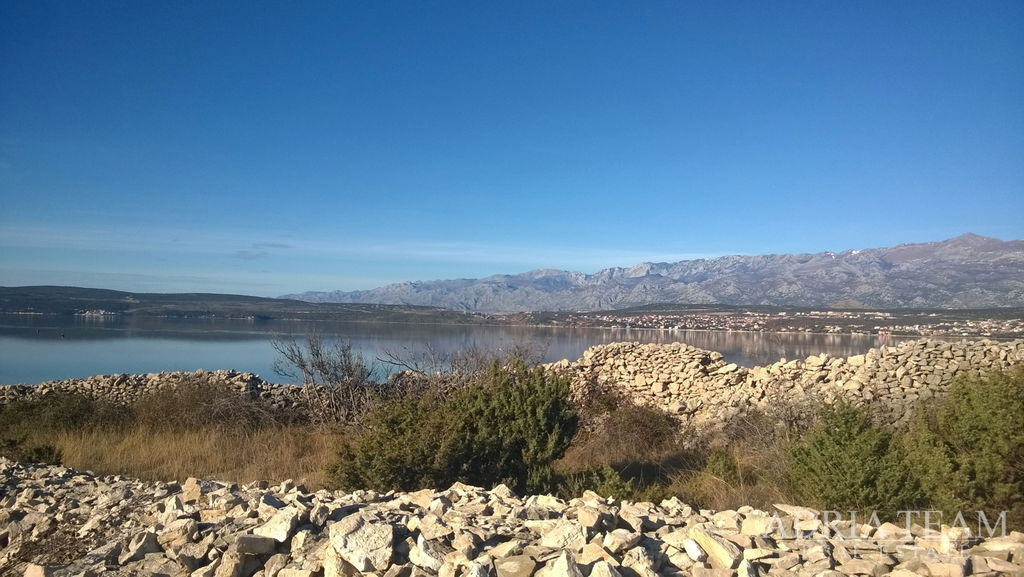 STAVEBNÝ POZEMOK S PANORAMATICKÝM VÝHĽADOM NA MORE – NOVIGRAD