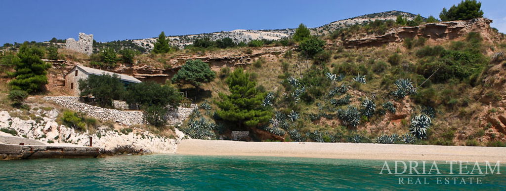 POĽNOHOSPODÁRSKY POZEMOK  – OSTROV BRAČ