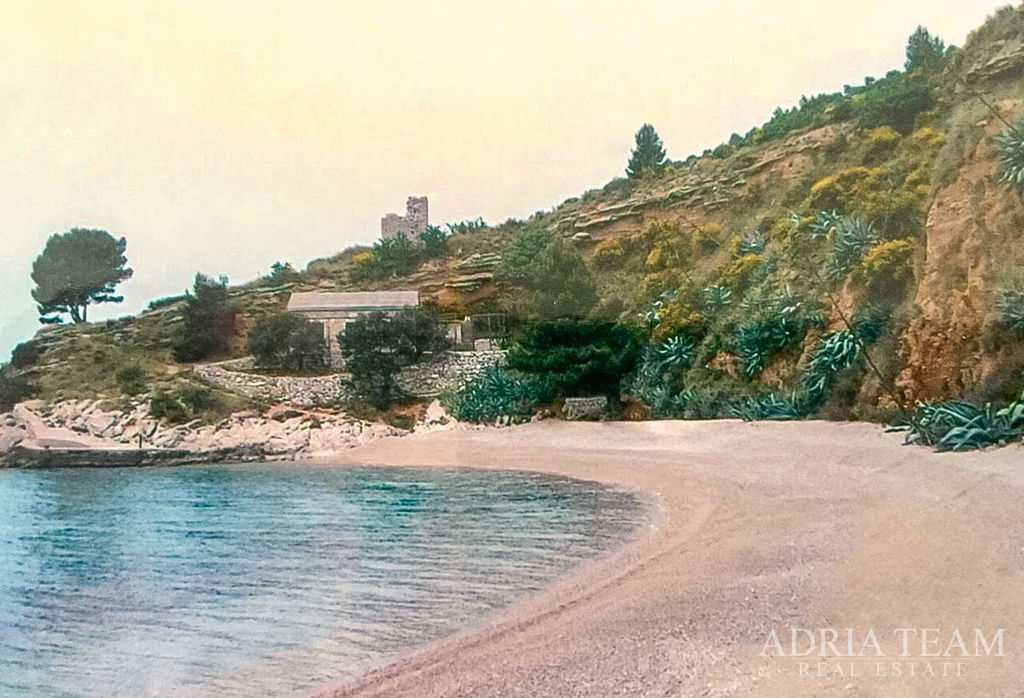 POĽNOHOSPODÁRSKY POZEMOK  – OSTROV BRAČ