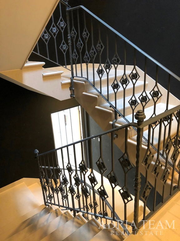 LUXUSNÝ APARTMÁN S PANORAMATICKÝM VÝHĽADOM  – POVLJANA, PAG