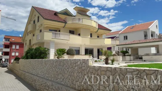 LUXUSNÝ APARTMÁN S PANORAMATICKÝM VÝHĽADOM  – POVLJANA, PAG nehnuteľnosť na predaj