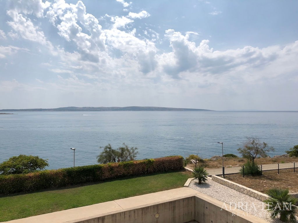 LUXUSNÝ APARTMÁN S PANORAMATICKÝM VÝHĽADOM  – POVLJANA, PAG