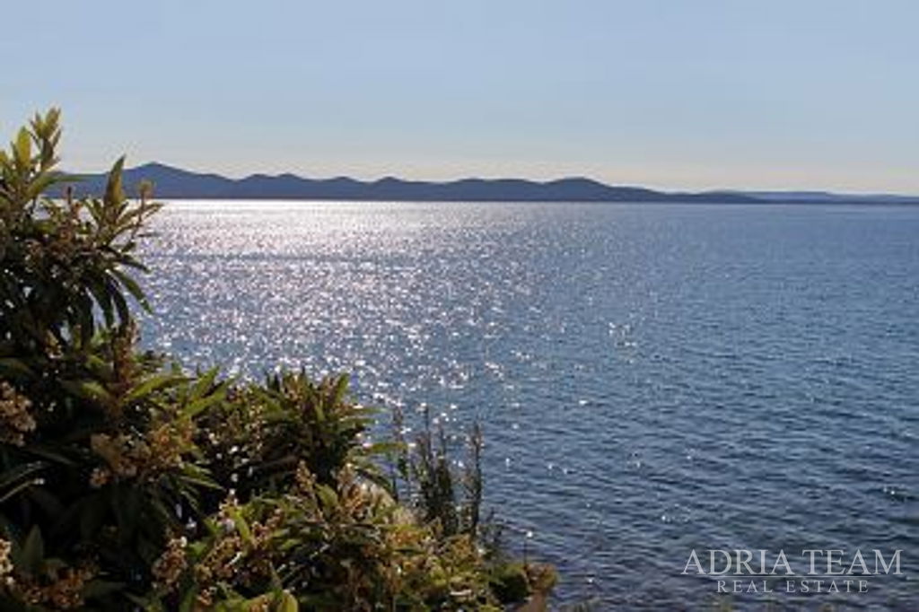 STAVEBNÝ POZEMOK V 1. RADE PRI MORI – KOŽINO, ZADAR – VÝNIMOČNÁ INVESTIČNÁ PRÍLEŽITOSŤ