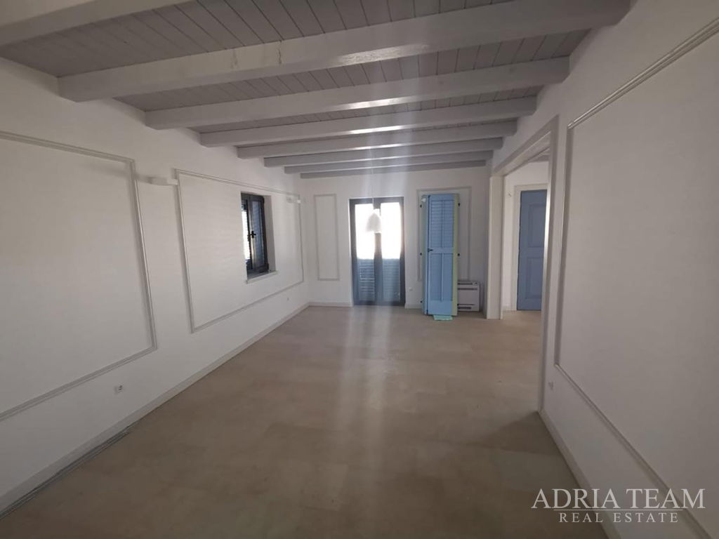 LUXUSNÁ KAMENNÁ VILA S BAZÉNOM – PAŠMAN