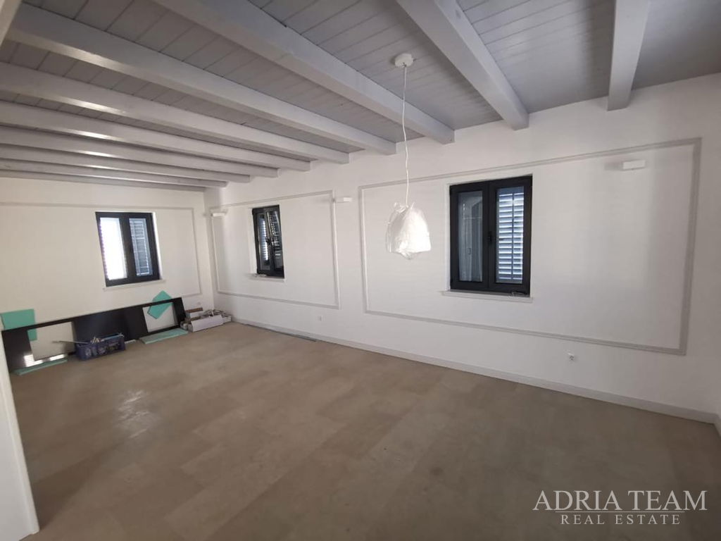 LUXUSNÁ KAMENNÁ VILA S BAZÉNOM – PAŠMAN