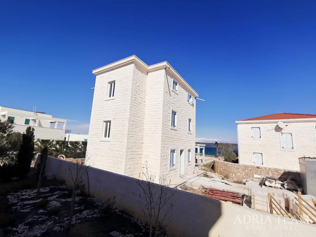 LUXUSNÁ KAMENNÁ VILA S BAZÉNOM – PAŠMAN