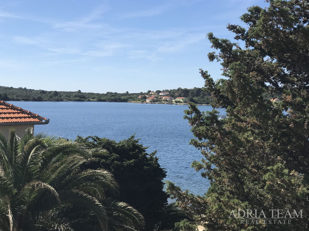 DVOJIZBOVÝ APARTMÁN 35 M OD MORA S VÝHĽADOM – VERUNIĆ, DUGI OTOK