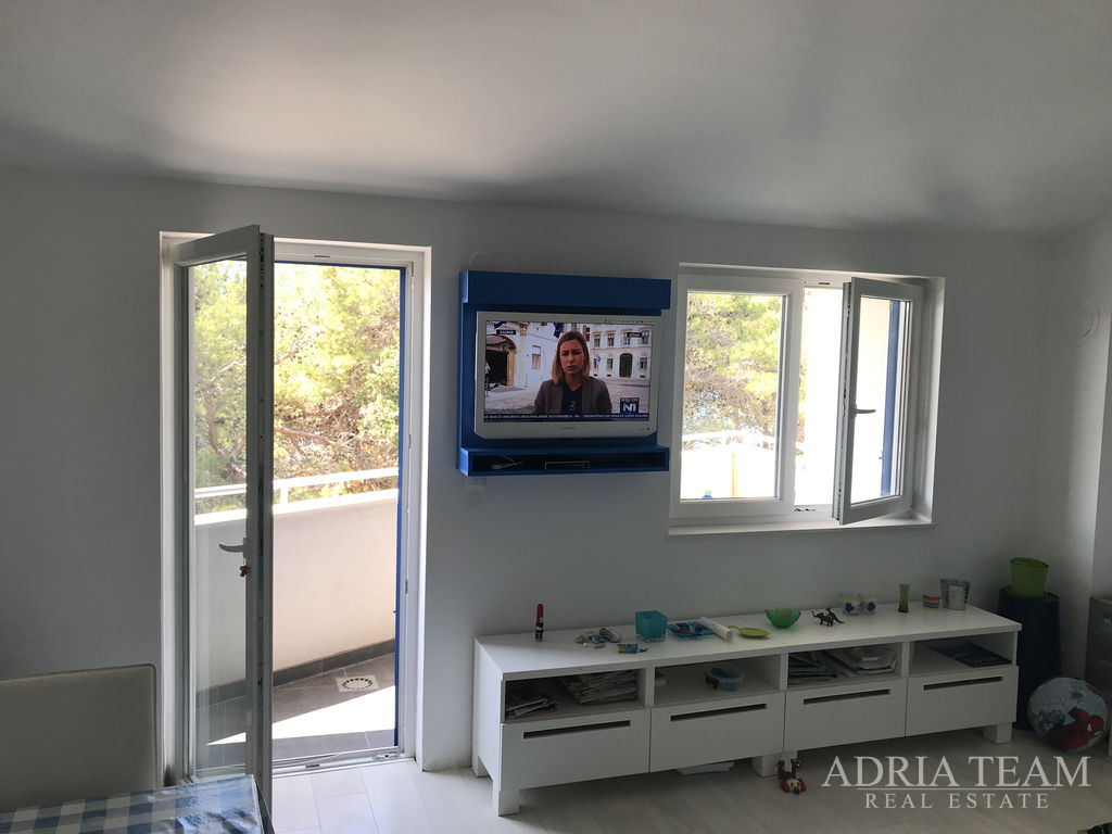 DVOJIZBOVÝ APARTMÁN 35 M OD MORA S VÝHĽADOM – VERUNIĆ, DUGI OTOK