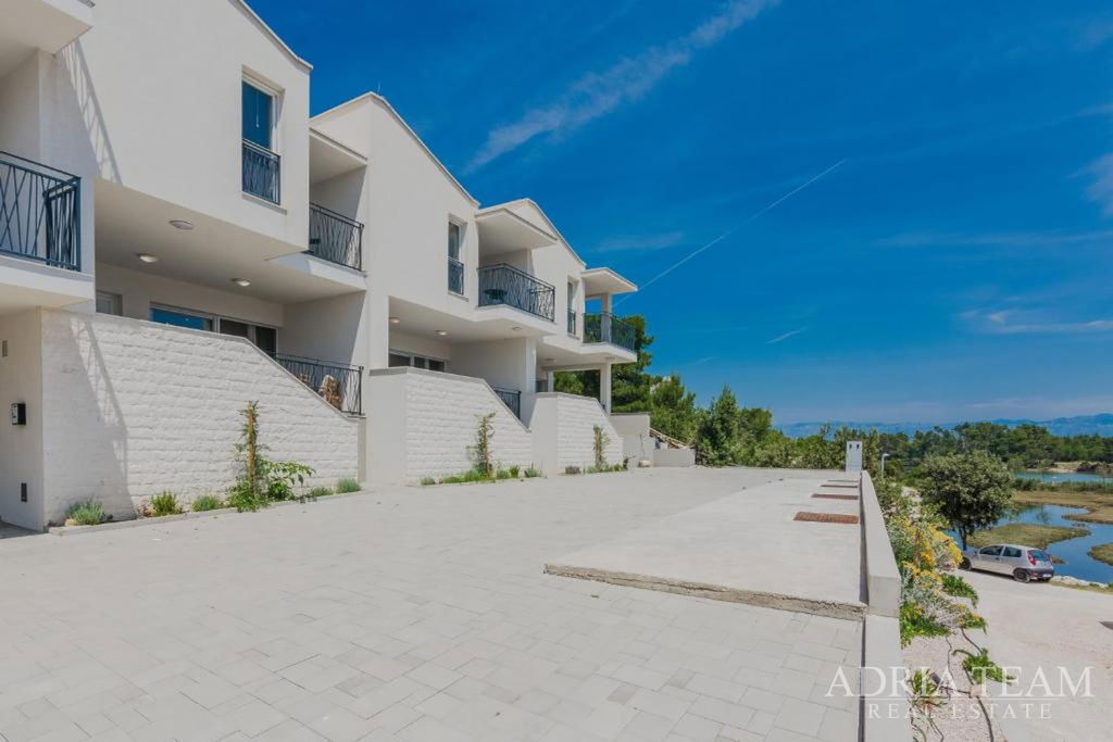 DOM V RADE, 50 m OD MORA, VÝBORNÁ POZÍCIA, NIN – ZATON