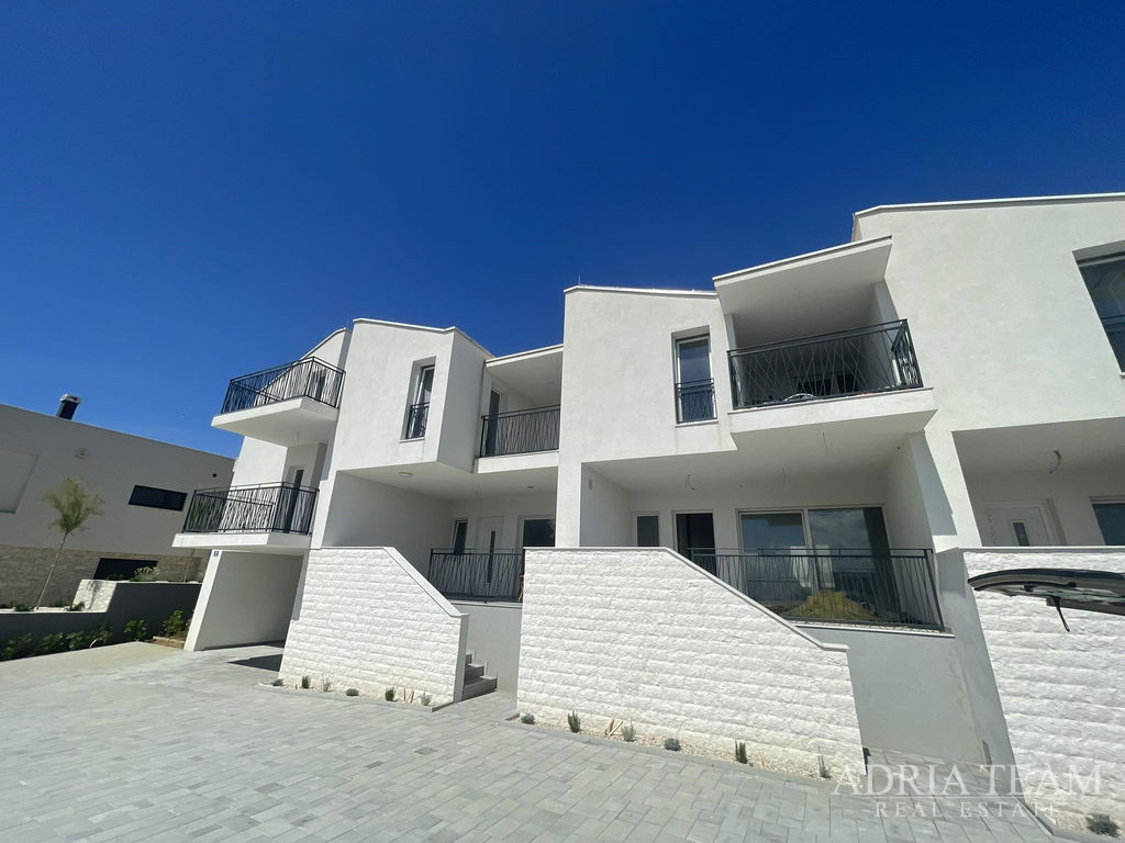 DOM V RADE, 50 m OD MORA, VÝBORNÁ POZÍCIA, NIN – ZATON